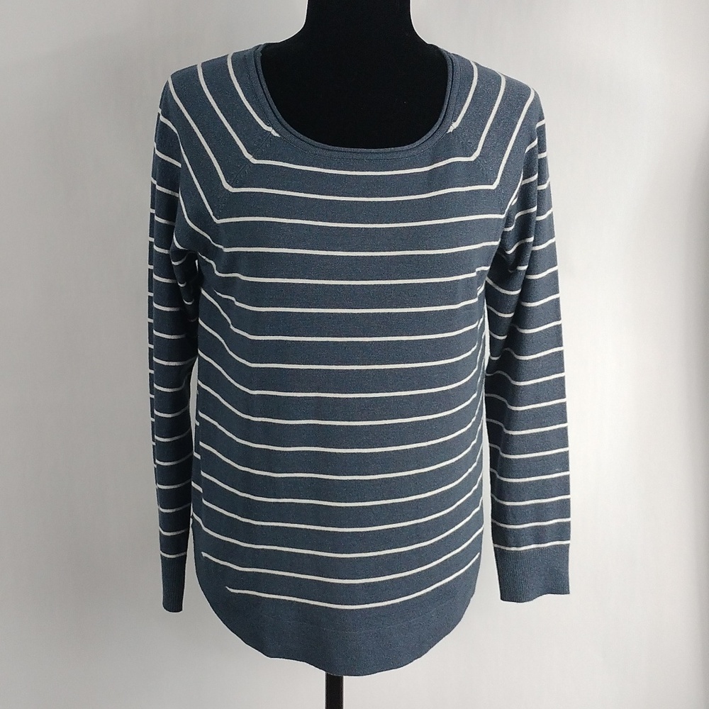 Pink Clover Valencia Curved Hem Pullover